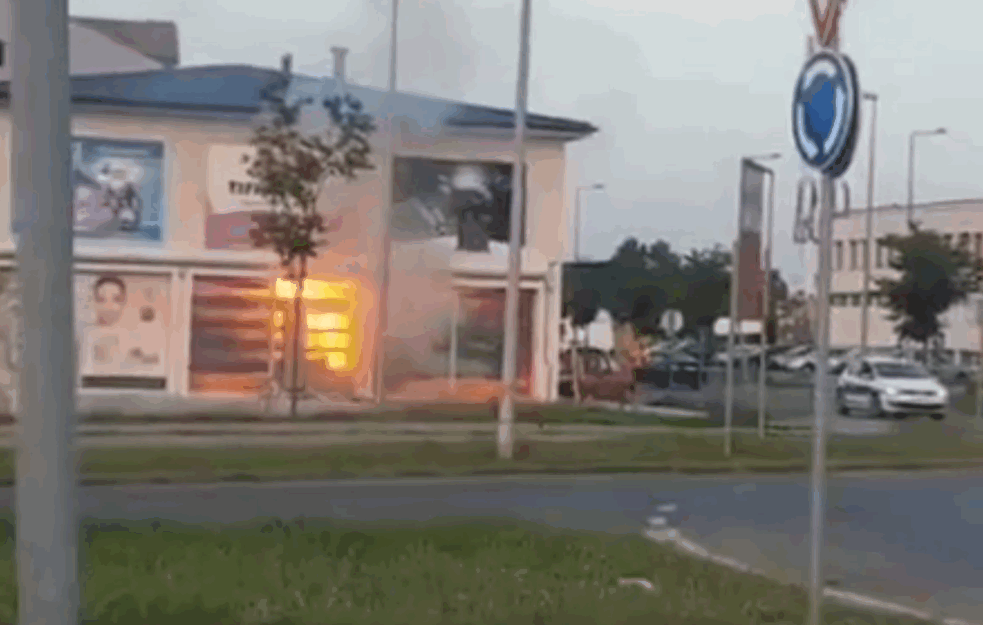 Pi<span style='color:red;'><b>romani</b></span> iz Šapca zapalili parfimeriju u Novom Sadu: DVE ŽENE UMALO NASTRADALE! (VIDEO)